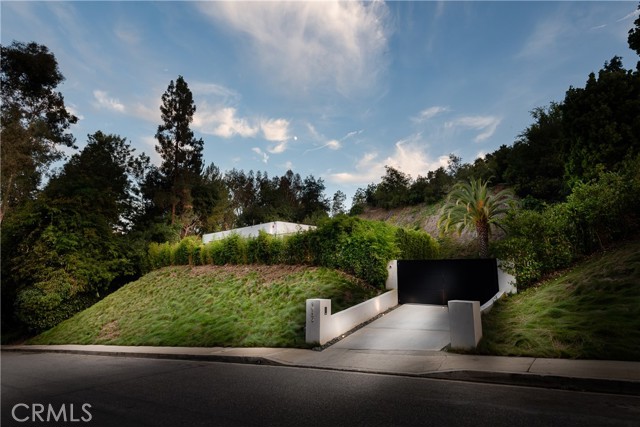 9924 Liebe Drive, Beverly Hills CA: https://media.crmls.org/medias/88949deb-24d7-4335-9dee-031f6d3b8b05.jpg