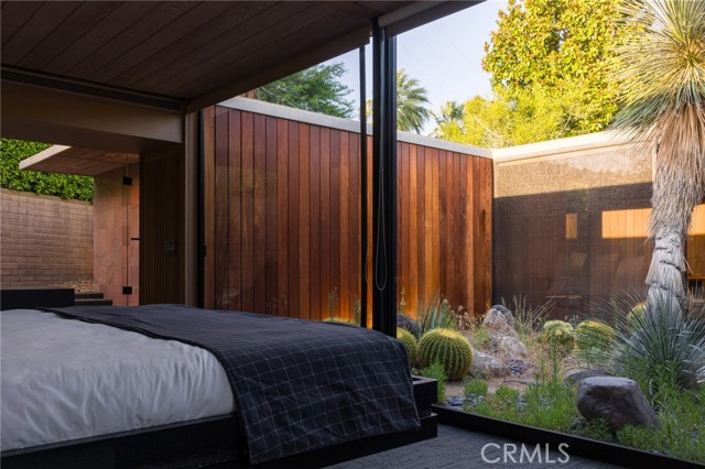 1950 E Desert Palms Drive, Palm Springs CA: https://media.crmls.org/medias/8894ccbf-756c-42bc-a506-769a9d8589aa.jpg