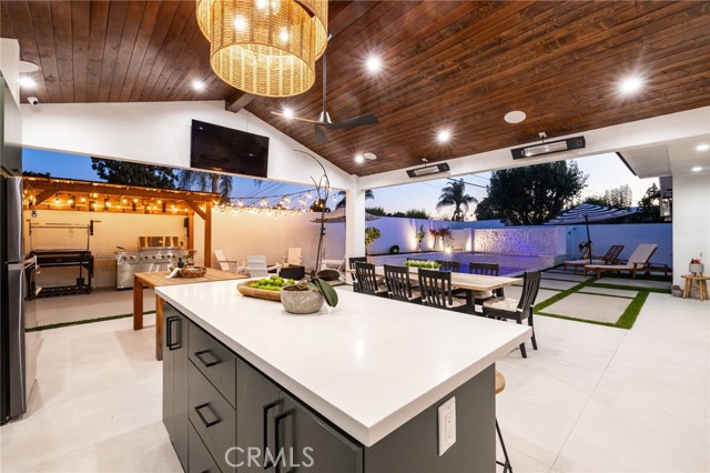 11444 Harrisburg Road, Rossmoor CA: https://media.crmls.org/medias/889571e9-bb90-41fa-a3b2-04427e67402f.jpg