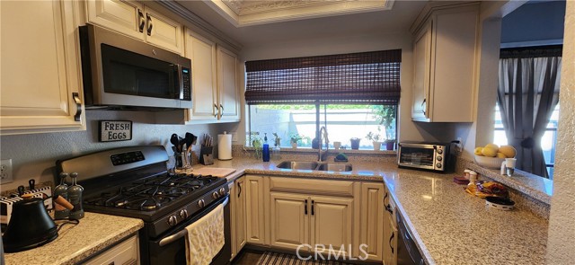 Detail Gallery Image 9 of 13 For 401 Corte Rojo, Upland,  CA 91786 - 2 Beds | 2/1 Baths