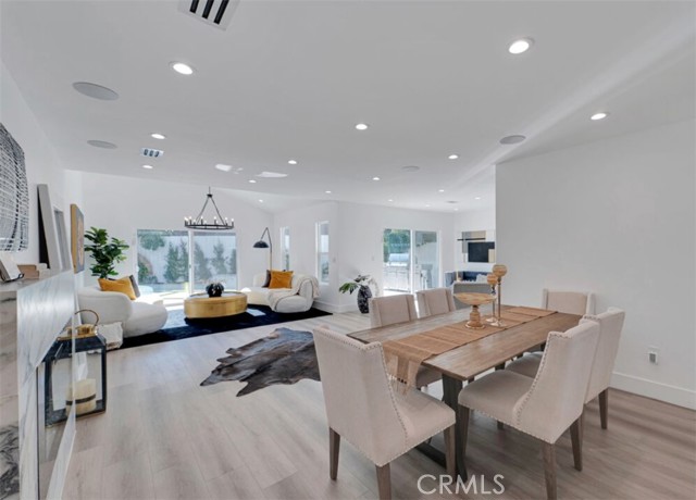 Detail Gallery Image 1 of 30 For 15436 Milbank St, Encino,  CA 91436 - 3 Beds | 3/1 Baths