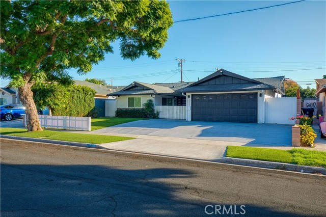 Detail Gallery Image 5 of 53 For 10562 Davit, Orange,  CA 92843 - 4 Beds | 3 Baths