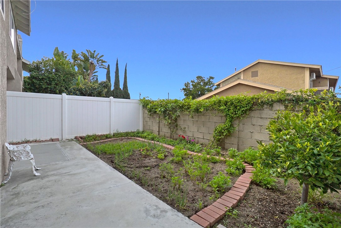 Detail Gallery Image 17 of 21 For 7352 Cerritos Ave #11,  Stanton,  CA 90680 - 2 Beds | 2/1 Baths