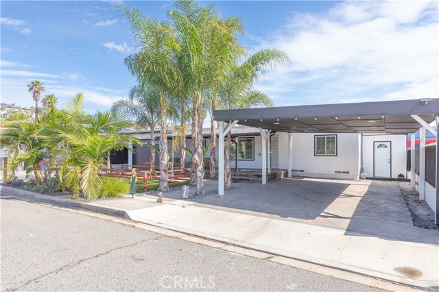 Detail Gallery Image 3 of 41 For 817 Sacramento, Spring Valley,  CA 91977 - 6 Beds | 3/1 Baths