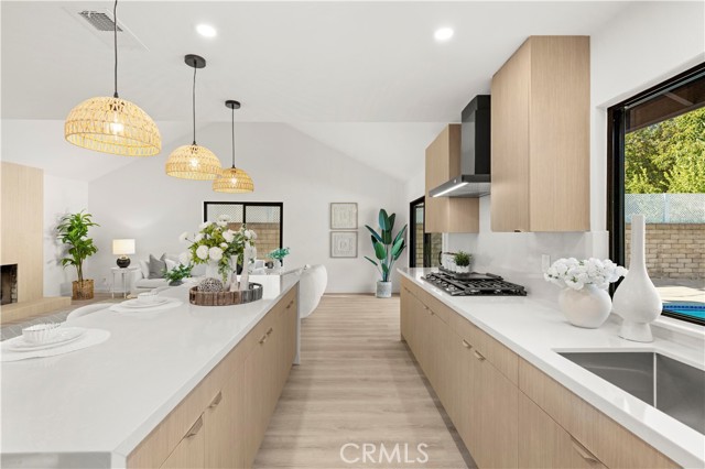 4700 Emerald Avenue, La Verne CA: https://media.crmls.org/medias/889a9ea3-38a3-4a7f-aa75-a69ef8bb43c5.jpg