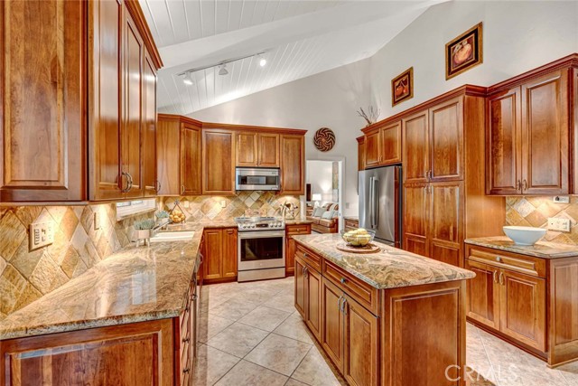 Detail Gallery Image 7 of 28 For 508 Green Acre Dr, Fullerton,  CA 92835 - 4 Beds | 2/1 Baths