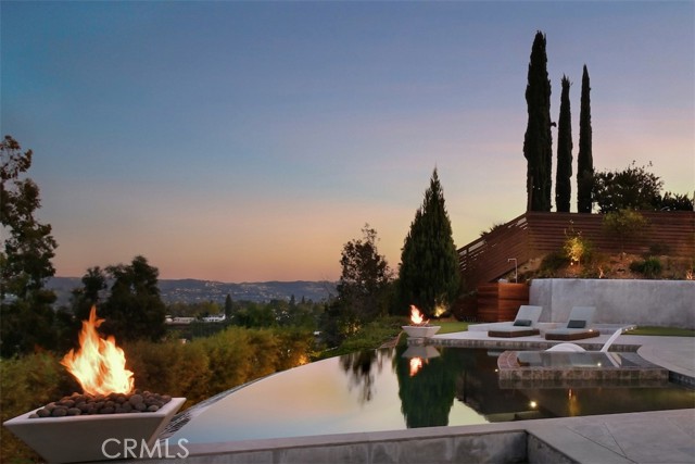 Detail Gallery Image 33 of 41 For 6100 Maury Ave, Woodland Hills,  CA 91367 - 4 Beds | 2/1 Baths