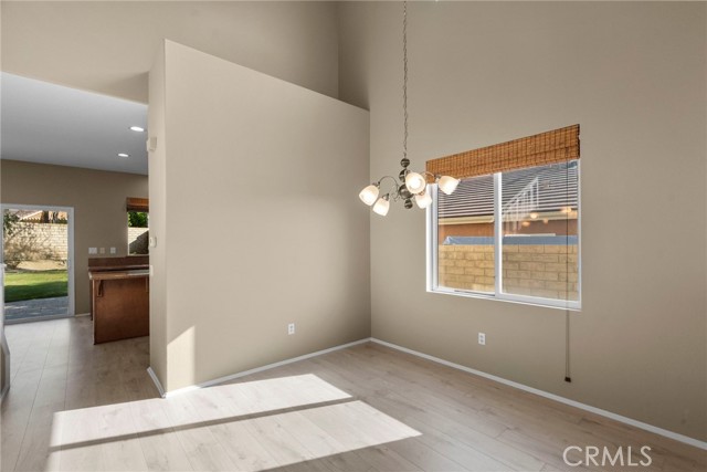 19316 Sidani Lane, Saugus CA: https://media.crmls.org/medias/889c16b8-2e73-4b57-a850-876bd5f5d834.jpg