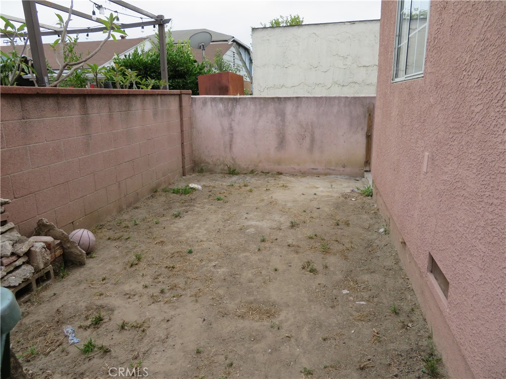 https://media.crmls.org/medias/889d4772-b0a7-444c-a010-e9e81a9bd0d6.jpg?preset=X-Large