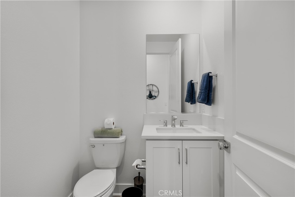 https://media.crmls.org/medias/889ec474-8be6-4490-ae64-8343b2b50f02.jpg?preset=X-Large