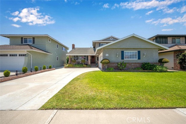 6786 Molokai Drive, Cypress CA: https://media.crmls.org/medias/889ec5a3-a615-4648-a5ab-3b6184a56c4e.jpg