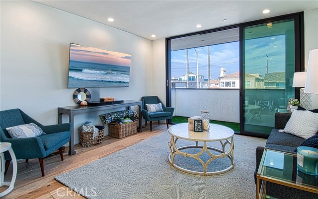 Detail Gallery Image 7 of 17 For 1045 W Balboa Blvd, Newport Beach,  CA 92661 - 3 Beds | 2/1 Baths