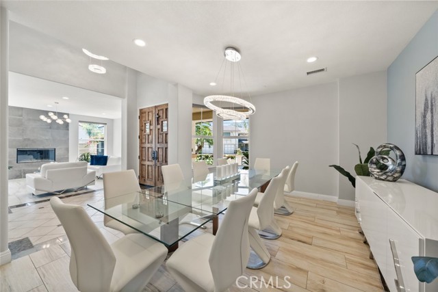 Detail Gallery Image 5 of 27 For 18501 Calle Vista Cir, Porter Ranch,  CA 91326 - 4 Beds | 4 Baths
