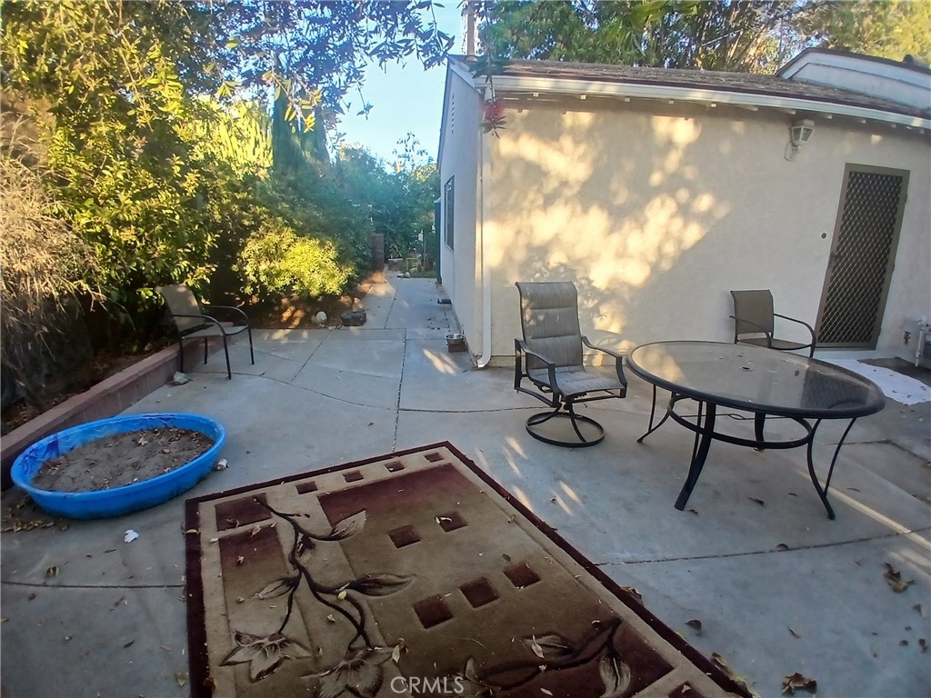 https://media.crmls.org/medias/889fdcdb-811f-4cf6-bd48-6a367d17df96.jpg?preset=X-Large