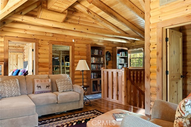27492 Cedarwood Court, Lake Arrowhead CA: https://media.crmls.org/medias/889fe052-b320-4b4b-a26a-2b2038bca9ed.jpg