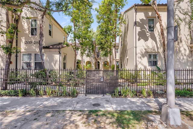 2151 Atlantic Avenue, Long Beach CA: https://media.crmls.org/medias/88a0df88-975d-4e85-83df-f75eb459c6ee.jpg