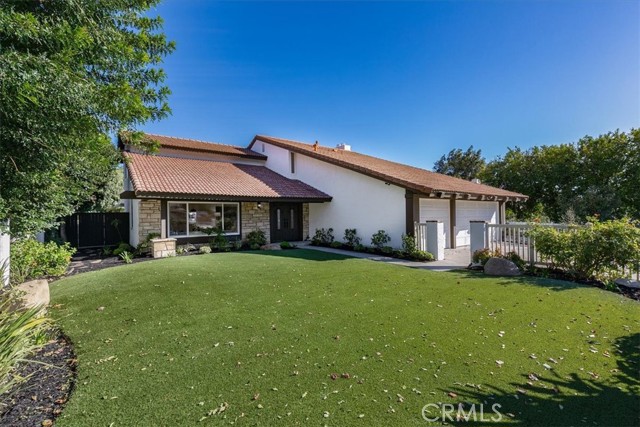 Detail Gallery Image 4 of 49 For 10900 Remmet Ave, Chatsworth,  CA 91311 - 5 Beds | 3 Baths