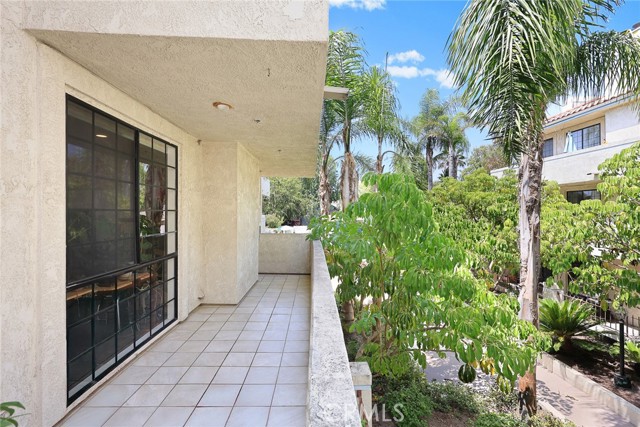 245 S Holliston Avenue, Pasadena CA: https://media.crmls.org/medias/88a12356-03ec-4e47-9b3b-c85bb9ec1d71.jpg