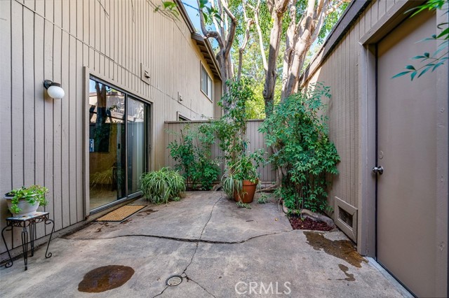 242 N Orange Grove Boulevard, Pasadena CA: https://media.crmls.org/medias/88a15495-256b-4c89-a90e-c001c60c94f6.jpg