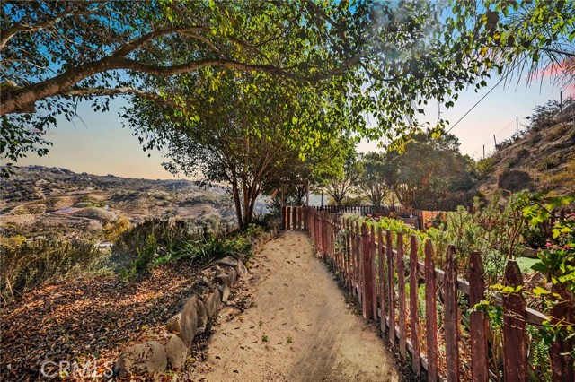 2311 Rose Road, Fallbrook CA: https://media.crmls.org/medias/88a1795e-1306-4689-bca4-64fd6b83cccc.jpg
