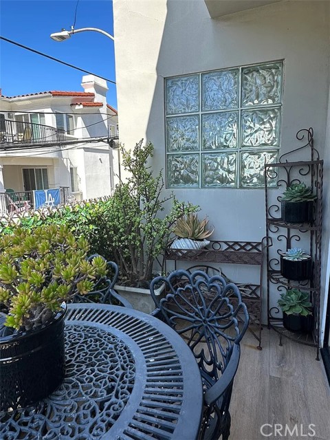 Detail Gallery Image 22 of 43 For 433 Marine #B,  Manhattan Beach,  CA 90266 - 3 Beds | 4 Baths