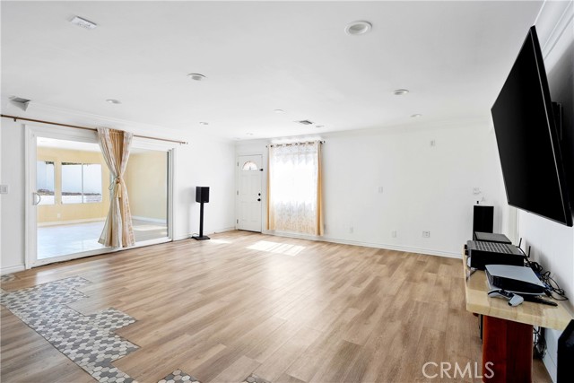 Detail Gallery Image 16 of 70 For 17211 Orozco St, Granada Hills,  CA 91344 - 5 Beds | 5/1 Baths