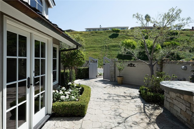 Detail Gallery Image 14 of 54 For 2001 Yacht Resolute, Newport Beach,  CA 92660 - 3 Beds | 2/1 Baths