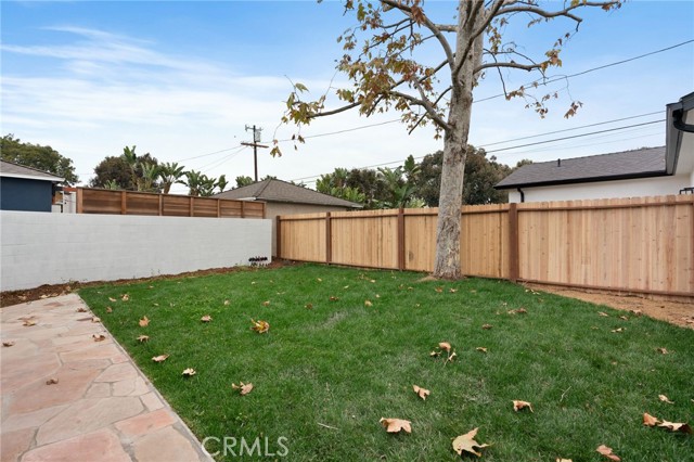 8334 Winsford Avenue, Los Angeles CA: https://media.crmls.org/medias/88a3b689-2fa5-491b-b24c-5b4c24c101a6.jpg
