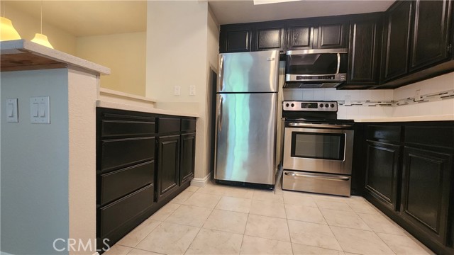 Detail Gallery Image 8 of 19 For 22701 Lakeway Dr #486,  Diamond Bar,  CA 91765 - 2 Beds | 2 Baths