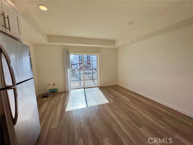 1025 S Berendo Street, Los Angeles CA: https://media.crmls.org/medias/88a46d87-e1c1-410f-8135-2918c6ec1b9a.jpg