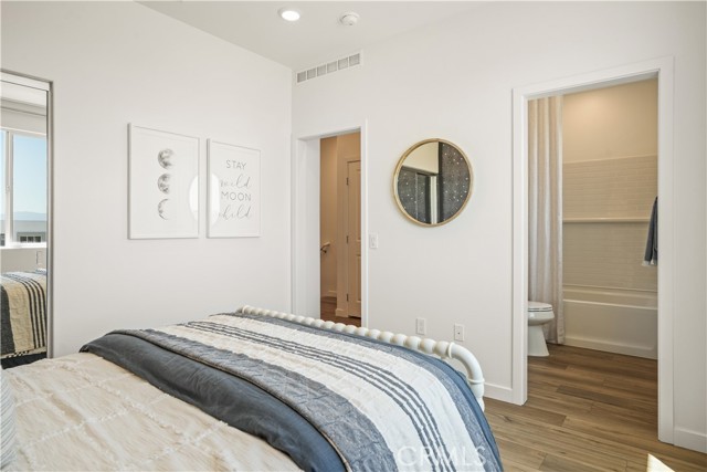 Detail Gallery Image 16 of 18 For 27306 Bear Creek Ln, Valencia,  CA 91381 - 3 Beds | 3/1 Baths