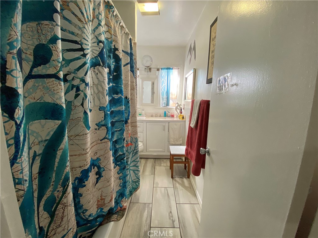 https://media.crmls.org/medias/88a49362-1c9c-418a-a2df-eb088575eb15.jpg?preset=X-Large