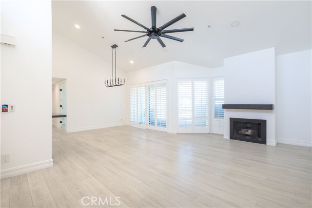 Detail Gallery Image 11 of 42 For 240 Nice #302,  Newport Beach,  CA 92663 - 2 Beds | 1/1 Baths