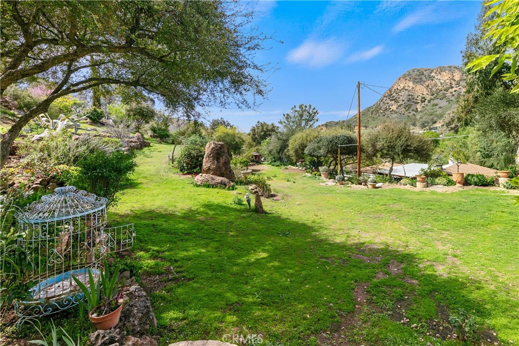 https://media.crmls.org/medias/88a56f1f-1ff7-4a37-9098-425738c80643.jpg?preset=X-Large