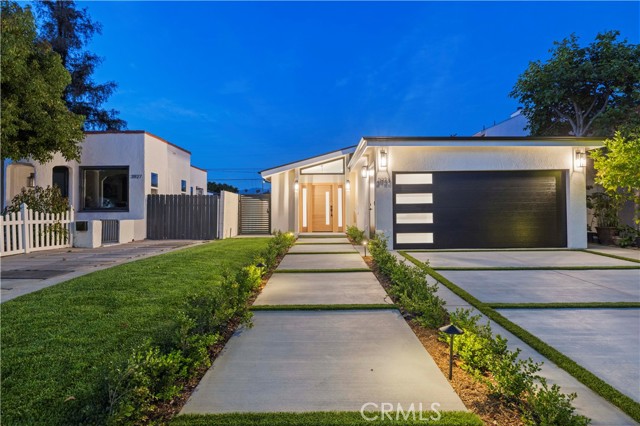 Detail Gallery Image 2 of 36 For 3923 Edenhurst Ave, Los Angeles,  CA 90039 - 4 Beds | 3 Baths