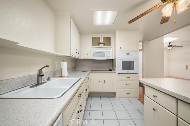 13350 St. Andrews Drive, Seal Beach CA: https://media.crmls.org/medias/88a5c628-7003-4088-b0d1-a5e1d6ff99f2.jpg