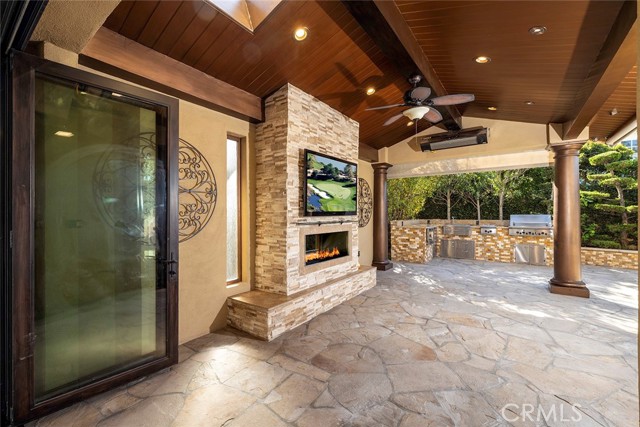 Detail Gallery Image 4 of 33 For 11 Sawgrass Dr, Newport Beach,  CA 92660 - 5 Beds | 5/1 Baths