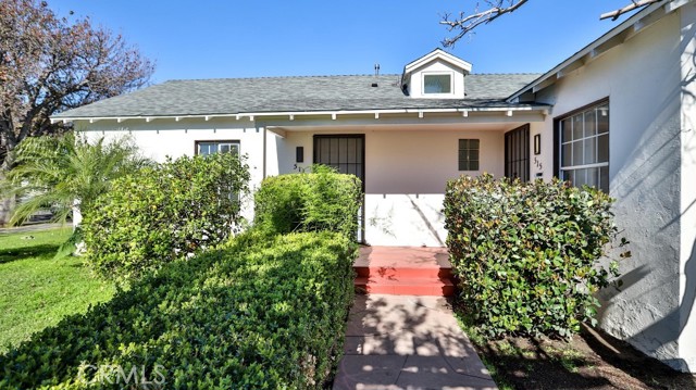 515 S Van Ness Avenue, Santa Ana CA: https://media.crmls.org/medias/88a69b00-c428-4104-862d-2f2e843bb21c.jpg