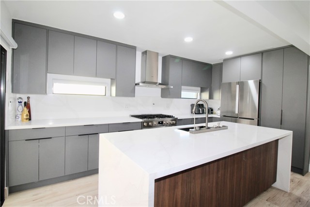 6949 Wilbur Avenue, Reseda CA: https://media.crmls.org/medias/88a6a666-c53d-49fe-a20b-7530d069490d.jpg