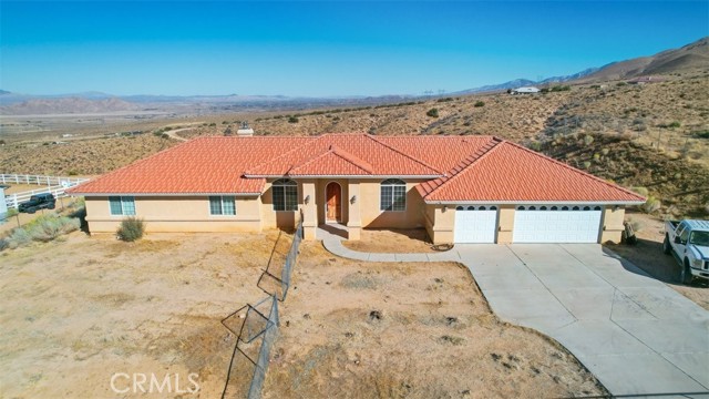 Detail Gallery Image 5 of 32 For 9045 Loma Vista Rd, Apple Valley,  CA 92308 - 4 Beds | 3 Baths