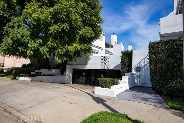 Detail Gallery Image 62 of 62 For 7310 Balboa Bld #F,  Van Nuys,  CA 91406 - 2 Beds | 3 Baths