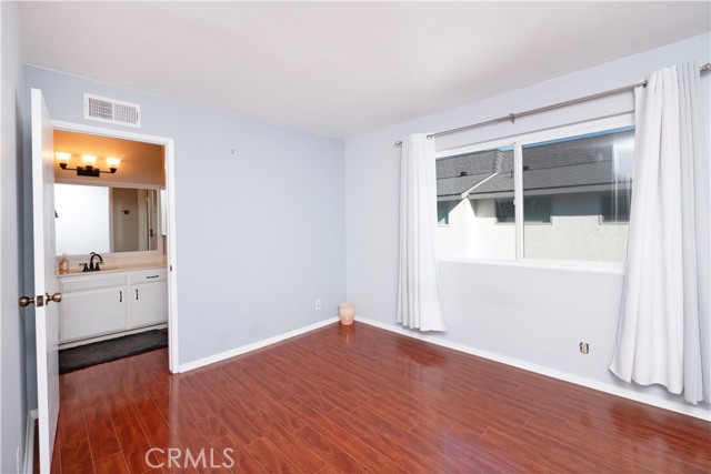 Detail Gallery Image 29 of 39 For 12334 Chandler #C,  Valley Village,  CA 91607 - 2 Beds | 2 Baths