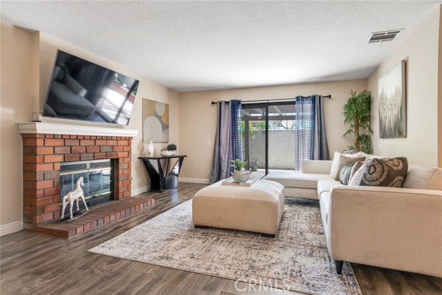 Detail Gallery Image 6 of 29 For 2209 E Badillo St, Covina,  CA 91724 - 3 Beds | 3 Baths