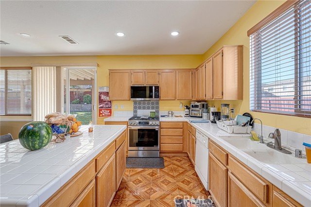 Detail Gallery Image 19 of 35 For 15158 Biltmore St, Adelanto,  CA 92301 - 4 Beds | 2/1 Baths