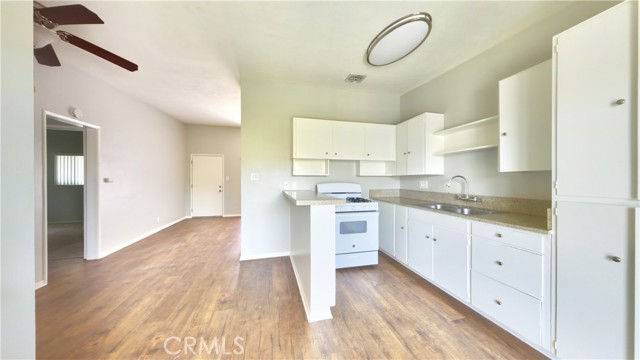 Detail Gallery Image 9 of 32 For 136 W Union Ave #11,  Fullerton,  CA 92832 - 2 Beds | 1 Baths