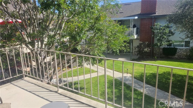 Detail Gallery Image 10 of 36 For 22945 Nadine Cir #B,  Torrance,  CA 90505 - 2 Beds | 2 Baths