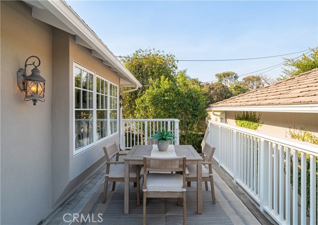 Side deck table and chairs for entertaining