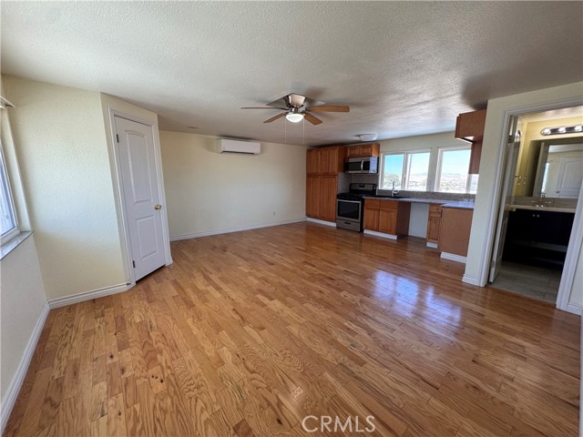 417 Fenoak Drive, Barstow CA: https://media.crmls.org/medias/88ad29d6-05f6-4e14-8a22-2b84ab22c842.jpg