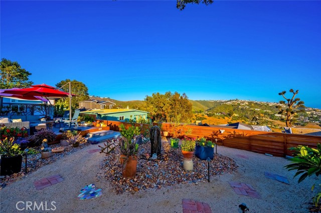 1687 Temple Hills Drive, Laguna Beach CA: https://media.crmls.org/medias/88ad47e0-d7bd-4e2e-b442-e0f2d37ec8ef.jpg