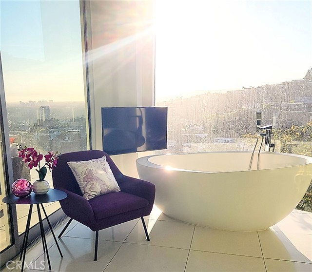 Detail Gallery Image 49 of 74 For 1609 Viewmont Dr, Los Angeles,  CA 90069 - 3 Beds | 3/1 Baths